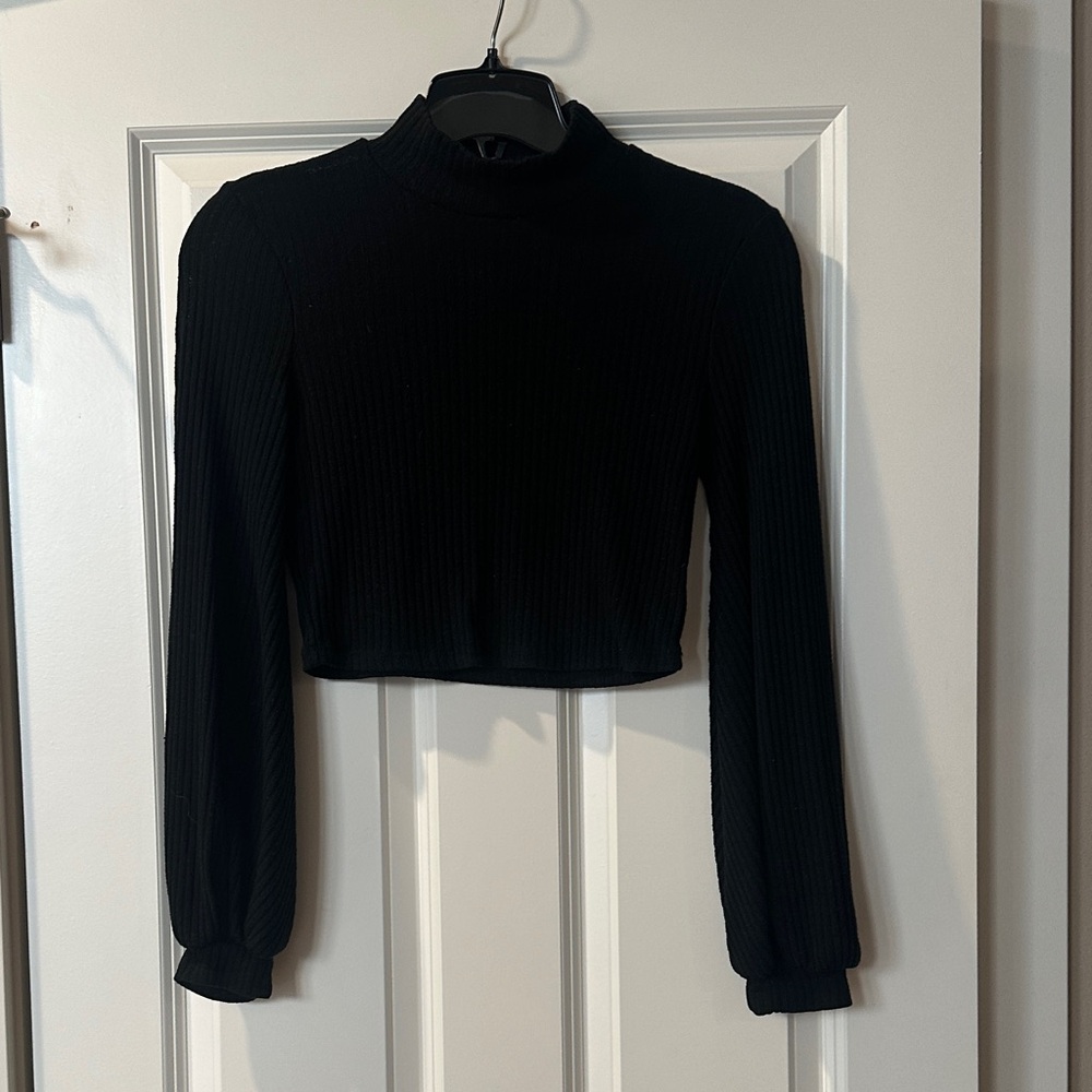 Black Ribbed Long Sleeve Crop Top